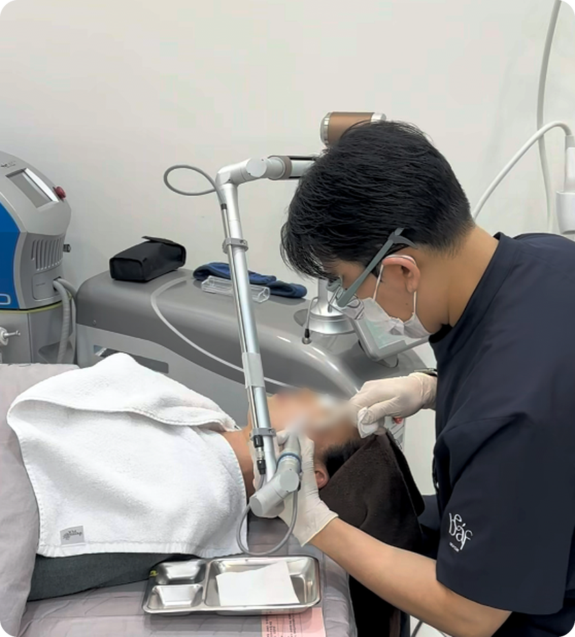 곽동철 대표원장 레이저 시술